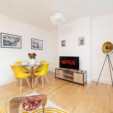 Two Bedroom Apartment By Buonomo Stays Short Lets & Serviced Accommodation In Balham With Balcony Londra Exterior foto