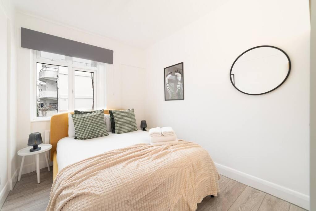 Two Bedroom Apartment By Buonomo Stays Short Lets & Serviced Accommodation In Balham With Balcony Londra Exterior foto