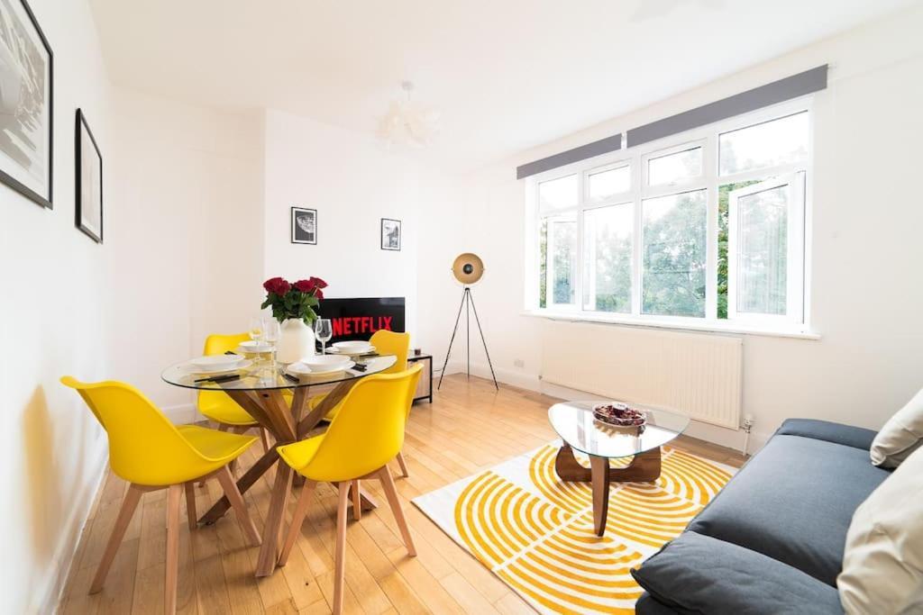 Two Bedroom Apartment By Buonomo Stays Short Lets & Serviced Accommodation In Balham With Balcony Londra Exterior foto