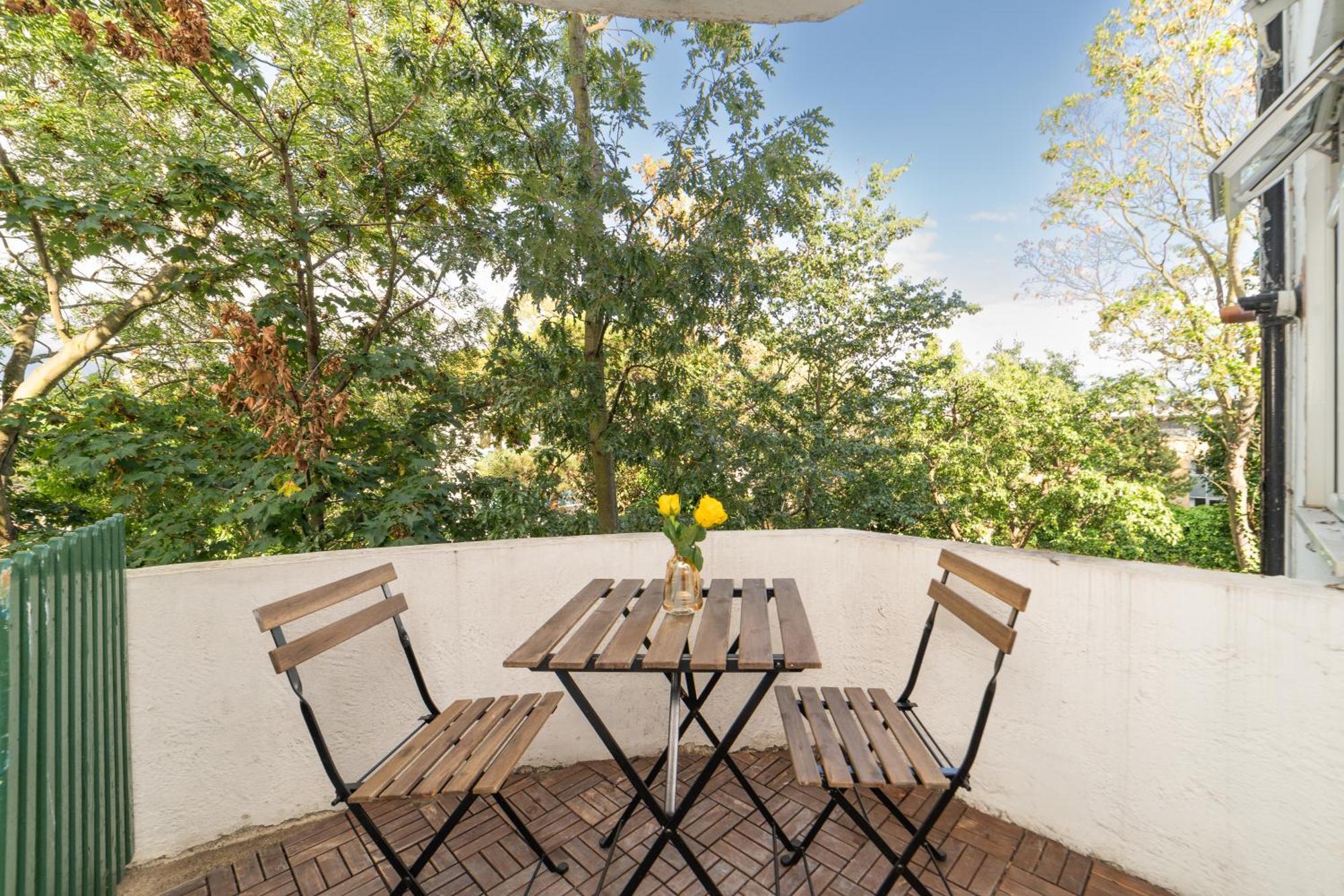 Two Bedroom Apartment By Buonomo Stays Short Lets & Serviced Accommodation In Balham With Balcony Londra Exterior foto